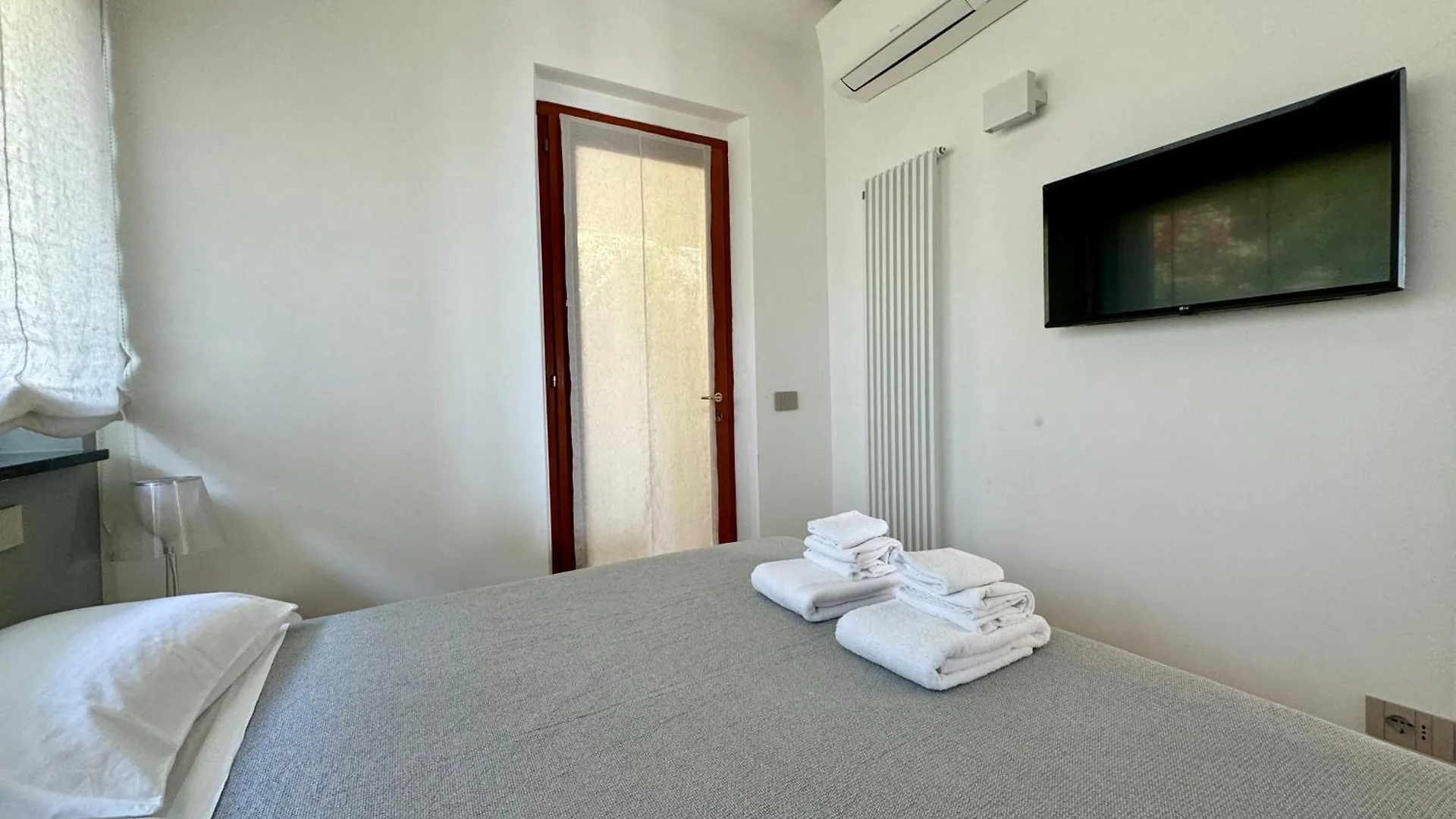 Elegant Modern And Bright Flat With Splendid Terrace Overlooking The Sea And Palmaria Island Modern Designer Interior Accommodates Up To Six People Porto Venere 0*,
