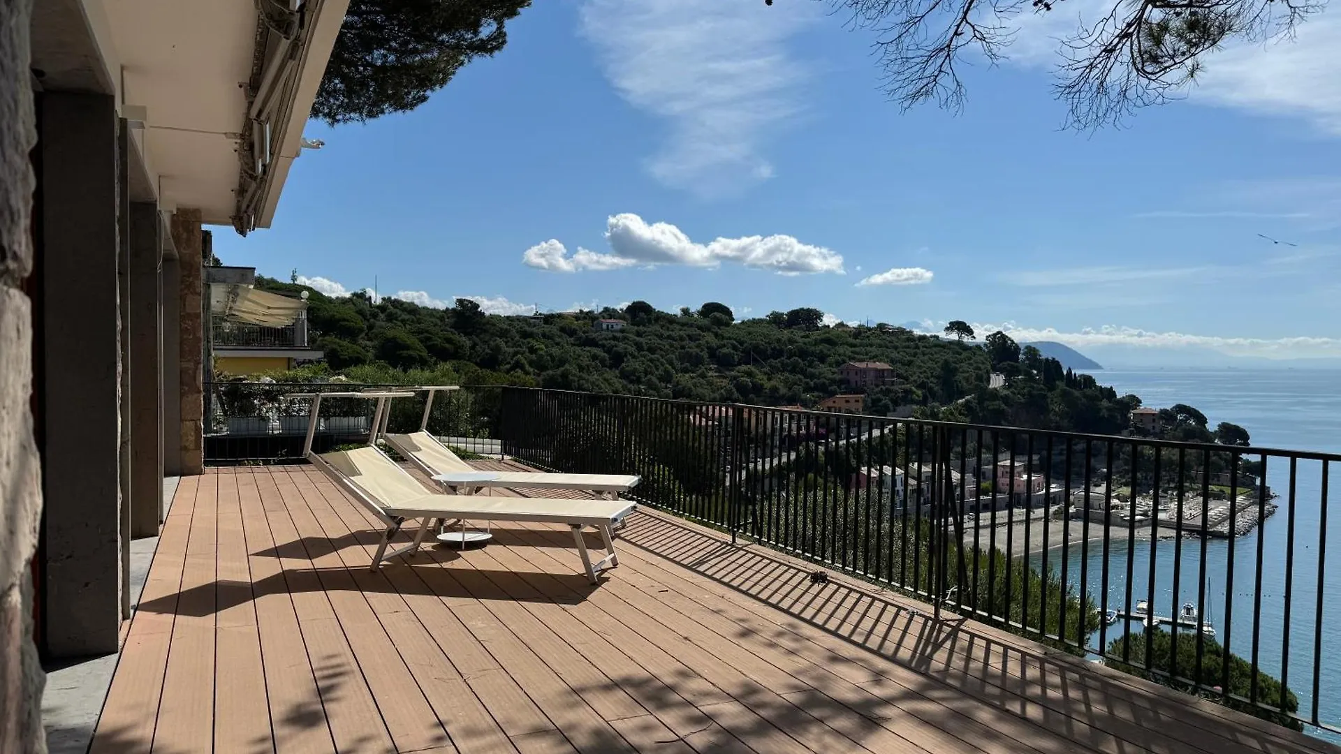 Apartment Elegant Modern And Bright Flat With Splendid Terrace Overlooking The Sea And Palmaria Island Modern Designer Interior Accommodates Up To Six People Porto Venere Italien