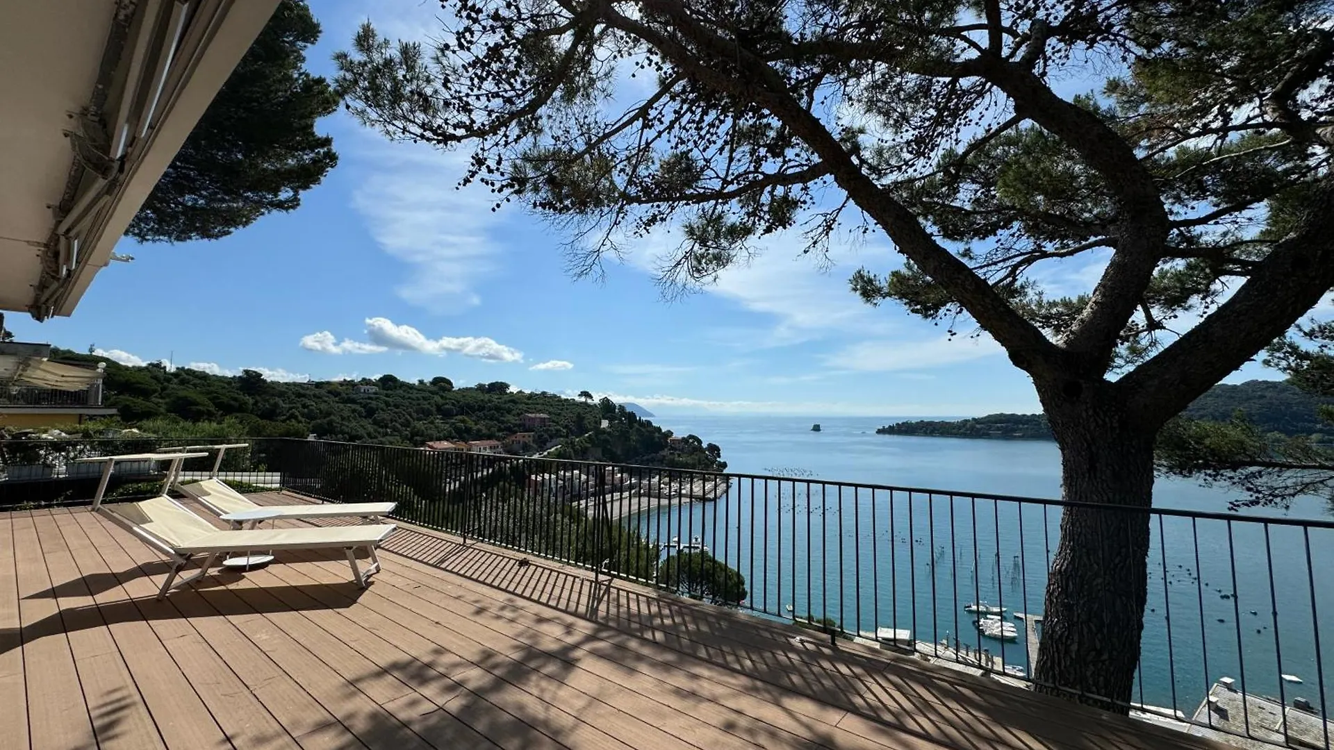 Elegant Modern And Bright Flat With Splendid Terrace Overlooking The Sea And Palmaria Island Modern Designer Interior Accommodates Up To Six People Porto Venere