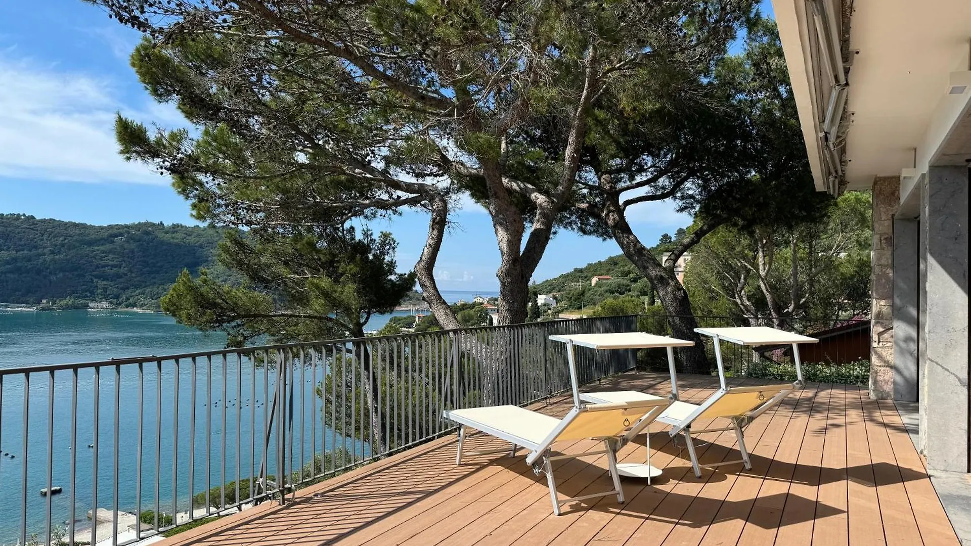Apartment Elegant Modern And Bright Flat With Splendid Terrace Overlooking The Sea And Palmaria Island Modern Designer Interior Accommodates Up To Six People Porto Venere