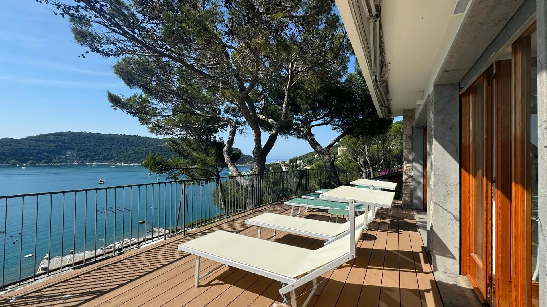 Elegant Modern And Bright Flat With Splendid Terrace Overlooking The Sea And Palmaria Island Modern Designer Interior Accommodates Up To Six People Porto Venere