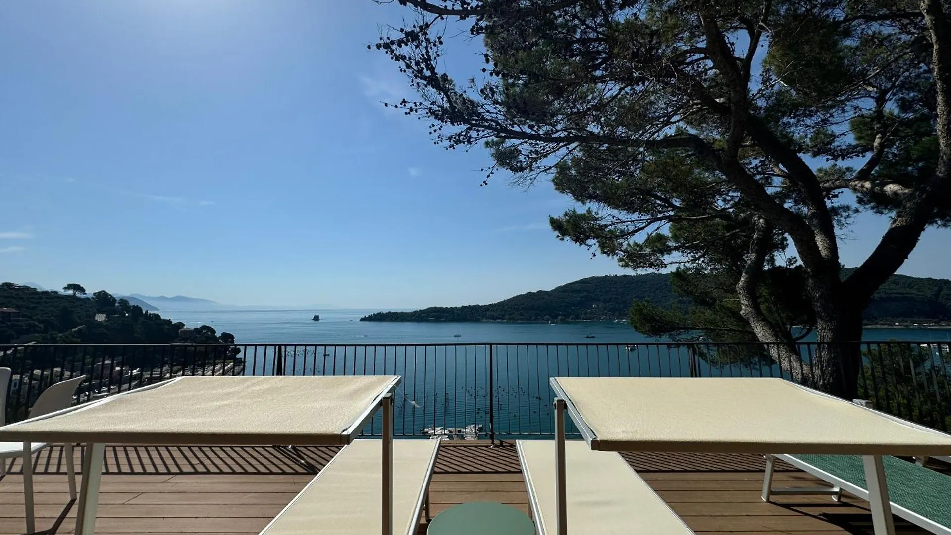 Elegant Modern And Bright Flat With Splendid Terrace Overlooking The Sea And Palmaria Island Modern Designer Interior Accommodates Up To Six People Porto Venere