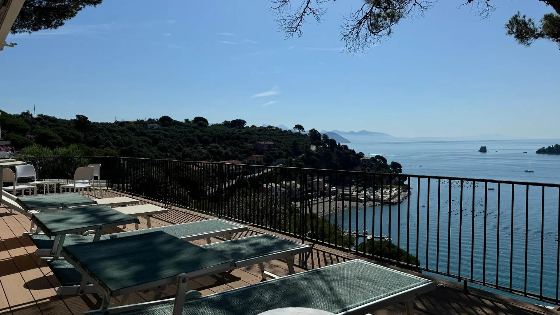 Elegant Modern And Bright Flat With Splendid Terrace Overlooking The Sea And Palmaria Island Modern Designer Interior Accommodates Up To Six People Porto Venere