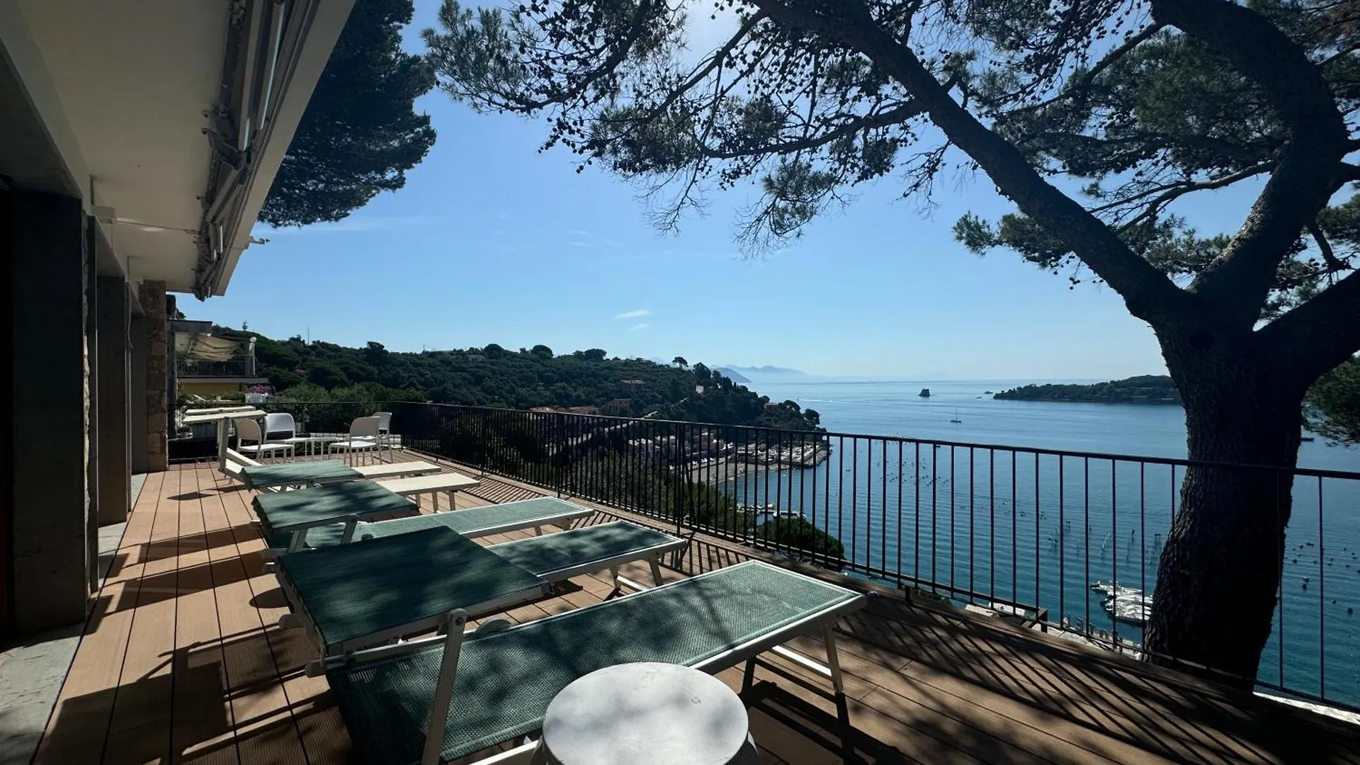 Elegant Modern And Bright Flat With Splendid Terrace Overlooking The Sea And Palmaria Island Modern Designer Interior Accommodates Up To Six People Porto Venere 0*,  Italy
